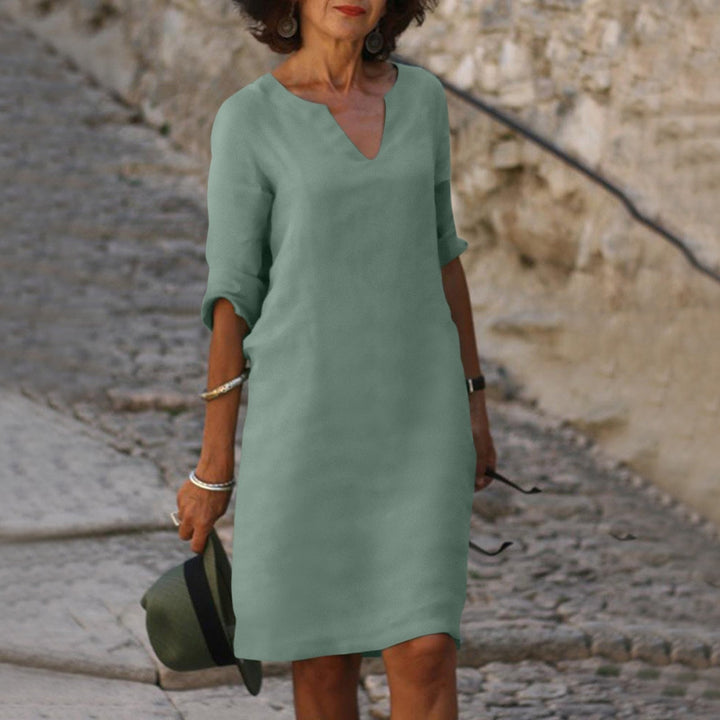 Cassie | Perfekt sitzendes V-Ausschnitt-Kleid